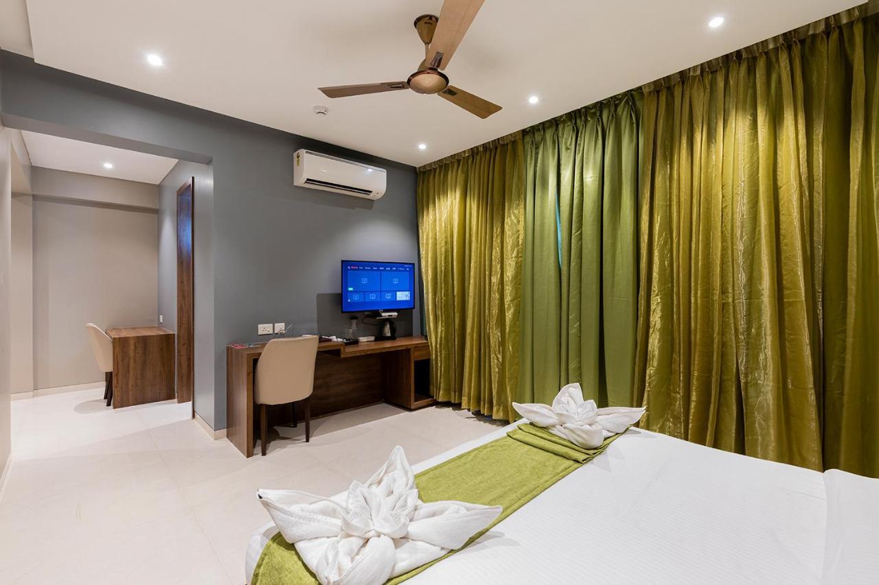 נאווי מומבאי Hotel Seven Oaks מראה חיצוני תמונה