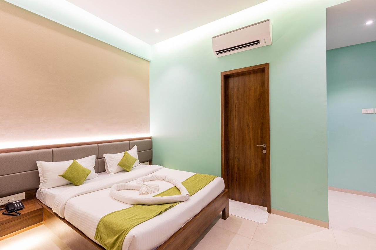 נאווי מומבאי Hotel Seven Oaks מראה חיצוני תמונה