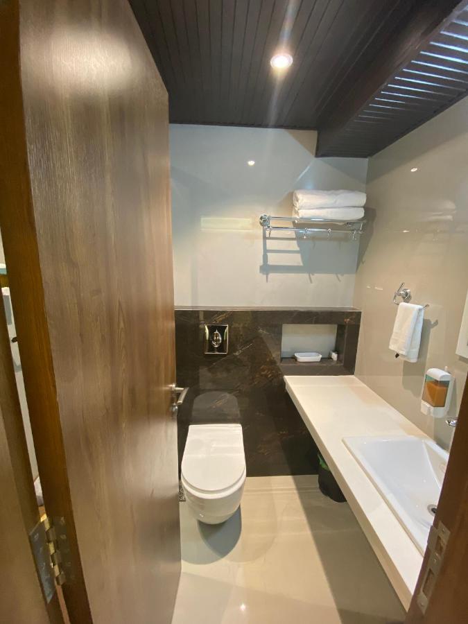 נאווי מומבאי Hotel Seven Oaks מראה חיצוני תמונה