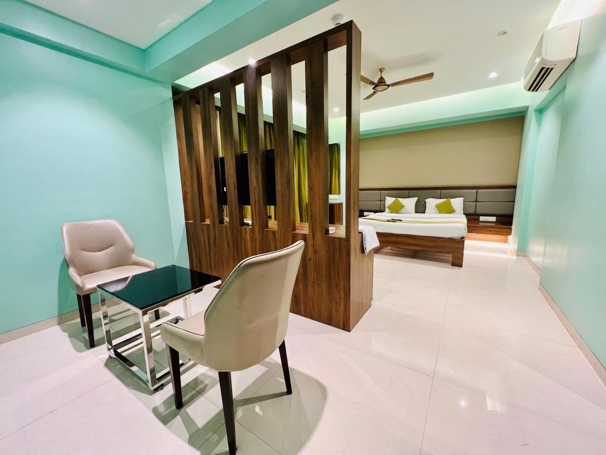נאווי מומבאי Hotel Seven Oaks מראה חיצוני תמונה