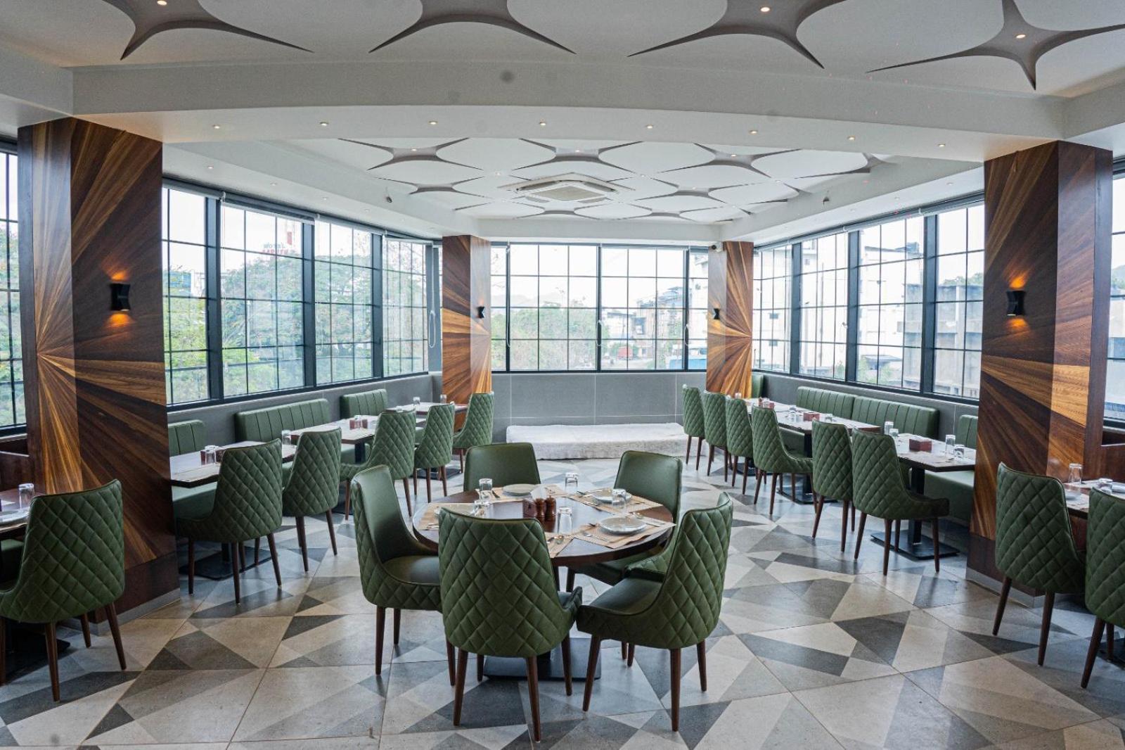נאווי מומבאי Hotel Seven Oaks מראה חיצוני תמונה