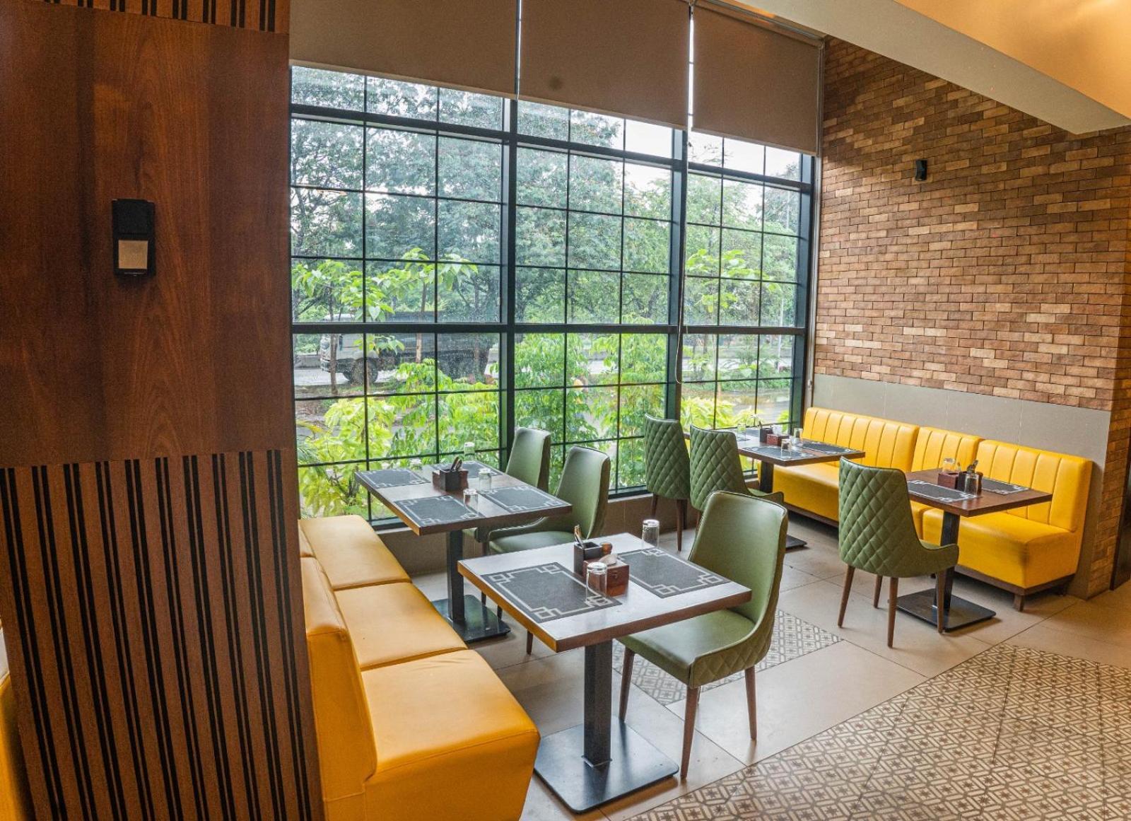 נאווי מומבאי Hotel Seven Oaks מראה חיצוני תמונה