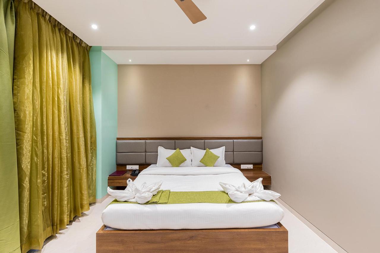 נאווי מומבאי Hotel Seven Oaks מראה חיצוני תמונה