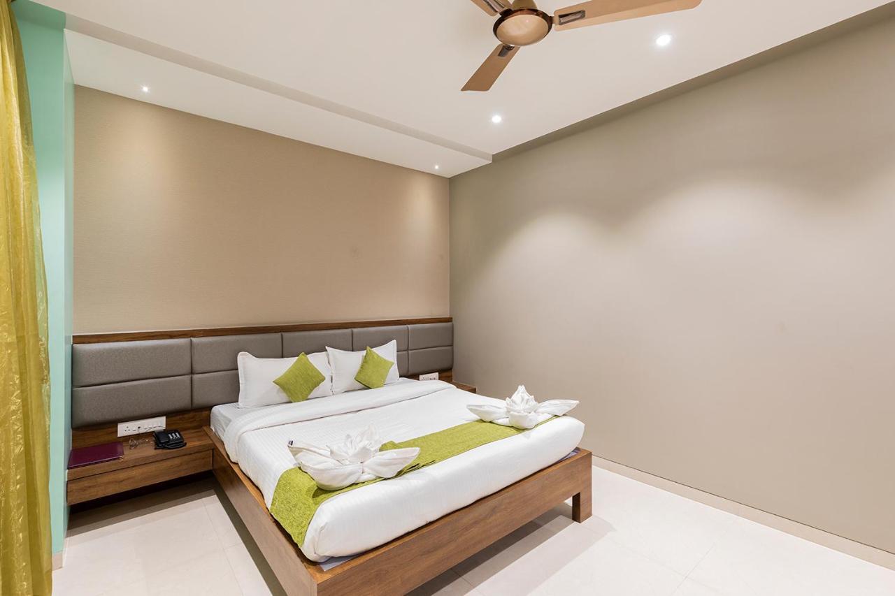 נאווי מומבאי Hotel Seven Oaks מראה חיצוני תמונה