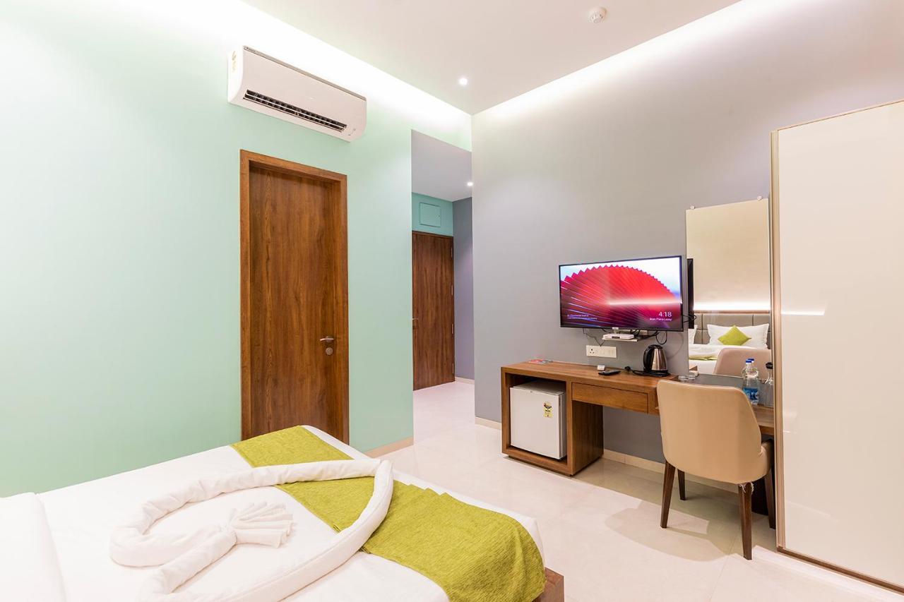 נאווי מומבאי Hotel Seven Oaks מראה חיצוני תמונה